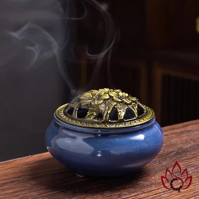 Lư Sứ Xông Trầm Hương